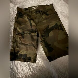 Signature by Levi Strauss Men's Green Camouflage Cargo Shorts